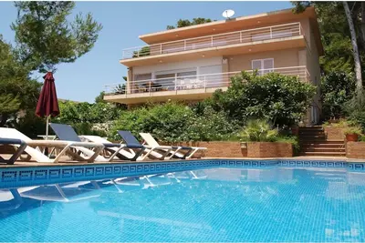 Image de Villa Regine à100 plage, piscine privée, air conditionné, près de Port Aventura