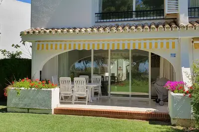 Image de Villa de luxe, vue sur la mer, jardin privé, piscine communautaire paisible, proche de la mer