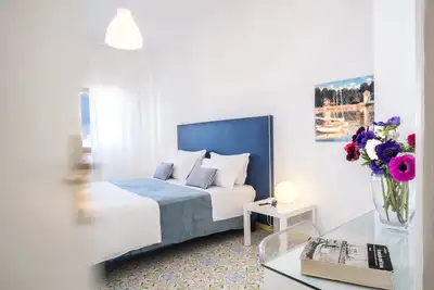 Amore Rentals - Apartament Erica with Private Terrace, Air Conditioning and Wi-Fi near piazza Tasso