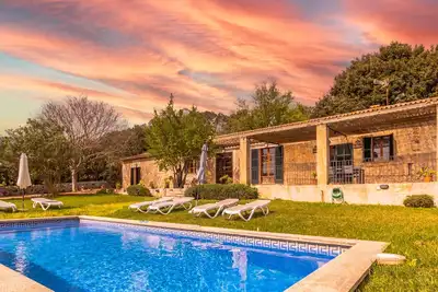 Villa Rustique Aubons en pleine Nature, avec Piscine PRIVÉE & Jardin