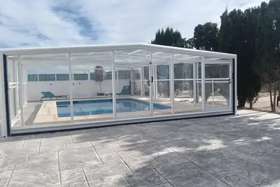 Maison rurale avec piscine privée à seulement 10 km d'Alicante et des plages.