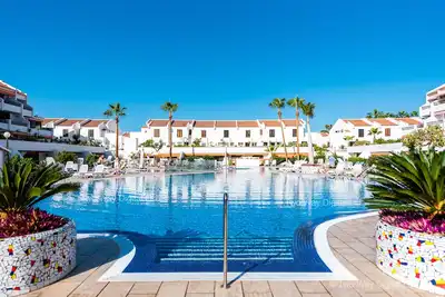 Image de Apt d'une chambre au bord de la piscine avec une nouvelle cure de jouvence €100k