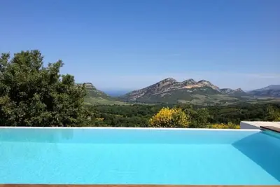 Image de Maison d'architecte avec piscine dans site exceptionnel