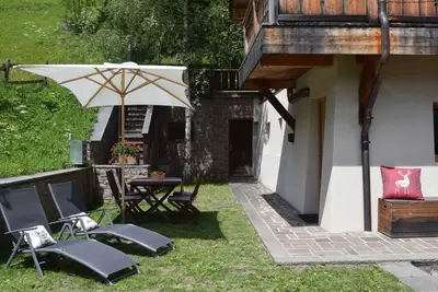 Image de Tranquillité, la nature, du soleil et de merveilleuses vues sur les magnifiques chalets dans les Dolomites