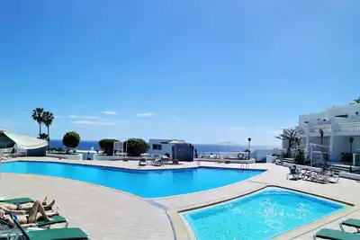 Image de Totalement Renove Appartement En Face De La Piscine Avec Wifi