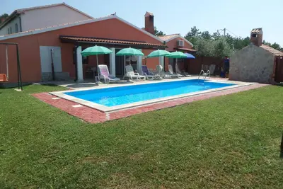 Image de Villa 4 étoiles Belvedere avec 2 chambres et salles de bains, grand jardin et piscine privée