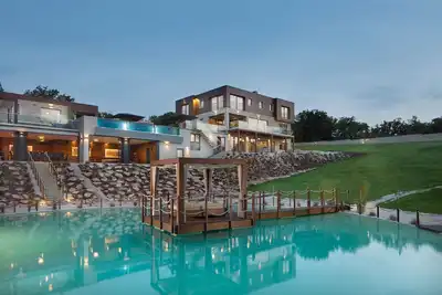 Image de Villa exclusive près de Pula avec son propre lac