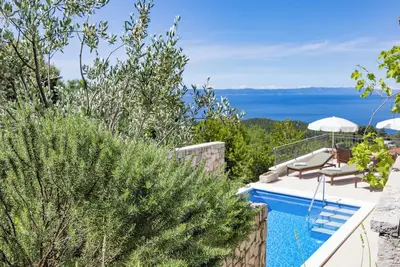Image de Top Offre chalet-de charme avec piscine dans un endroit calme, terrasse