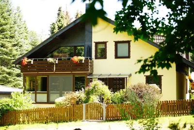 Image de 4 personnes Appartement dans la forêt avec cheminée, 84 mètres carrés