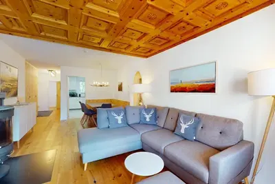 Image de Appartement de 4 pièces au rez-de-chaussée surélevé, 80m2.
