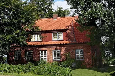 Image de Grande maison avec vue panoramique sur la mer Baltique - un endroit isolé avec grand jardin.