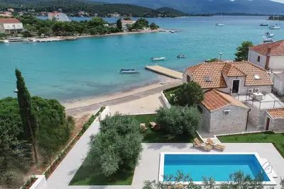 Image de Superbe maison à Loviste avec WiFi