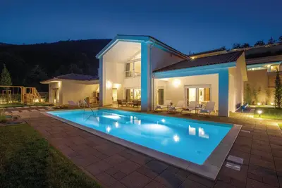 Image de Belle maison Ă Veprinac avec sauna