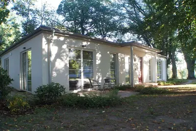 Image de Maison de vacances dans le parc du château Hohen Niendorf avec terrasse et vue sur la mer Baltique