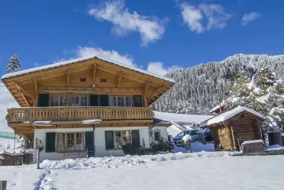 Image de Cozy vacation apartment directly on the \"Chuenisbergli\" ski slope.