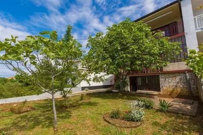 Image de Appartement de vacances Jadranovo pour 2 - 6 personnes avec 2 chambres à coucher - Appartement de va