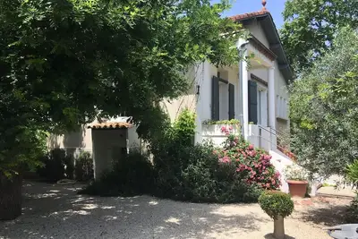 Image de Maison climatisée avec jardin et piscine, centre d’Uzès, 6 personnes, 3 chambres