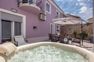 Image de Belle maison Ă Grizane avec jacuzzi