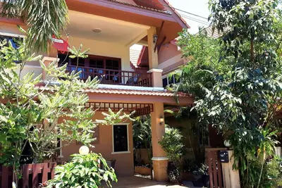 Image de Grande et spacieuse villa avec piscine commune