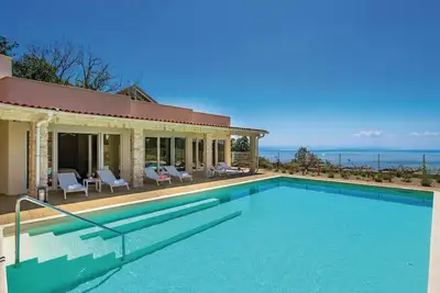 Image de Superbe maison Ă Veprinac avec sauna