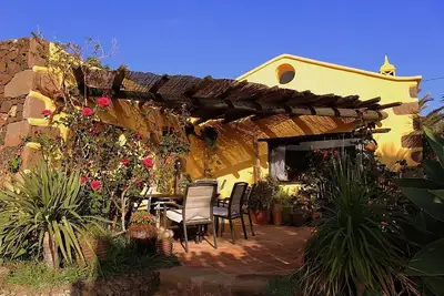 Image de Une maison entière pour vous seul! Avec bain de soleil, terrasse, cuisine d'été, salon, Wifi