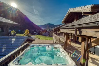 Image de Luxueux chalet familial 5* à Morzine avec sauna, jacuzzi et vue splendide.