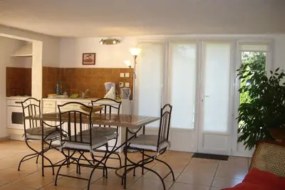 confortable location  type f2 au coeur du vignoble avec piscine