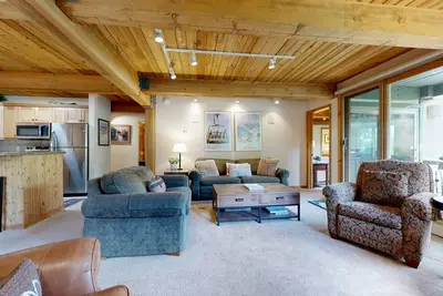 Image de Ski jusqu'à la terrasse! 104 est un condo génial dans un merveilleux complexe familial!