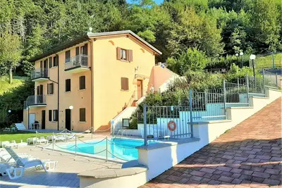 Image de Belle application de 3 chambres. dans une résidence avec piscine et vue fantastique sur le lac