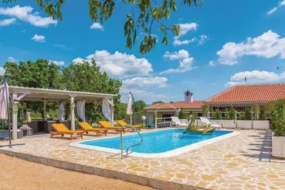 Image de Belle maison Ă Unesic avec WiFi