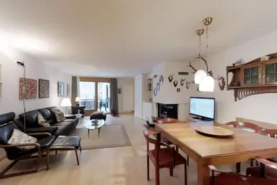 Image de Bel appartement de 3 pièces au rez-de-chaussée, 90 m2, dans un endroit calme.