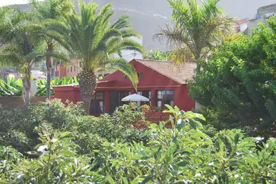 Image de Maison de campagne baignée de lumière avec connexion WiFi * Offre de dernière minute *
