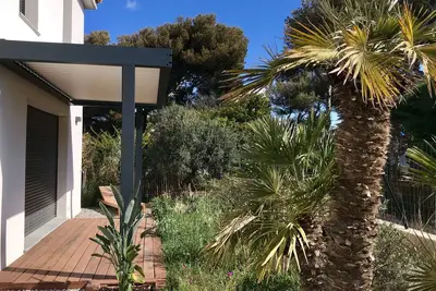 Image de villa moderne et cosy, prestations de standing. . . Belle plage de sable Ă 200m!