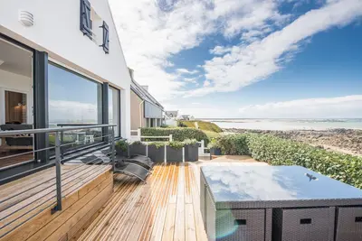 Image de Tête-à-tête avec la grande bleue, accès direct à la plage depuis la terrasse ❤️