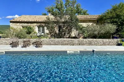 Mas provençal avec piscine privative