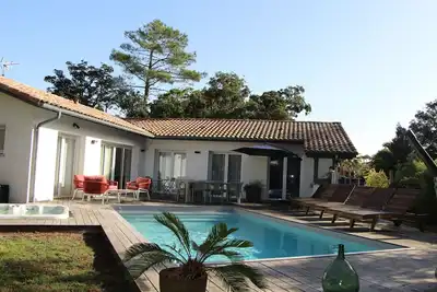 Image de maison contemporaine, piscine, spa, proche plages