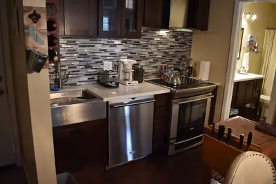 Image de Belle Condo récemment rénové w / Wifi gratuit! Boutiques et Mountain Close! À voir!