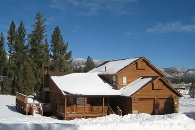Image de Eagle Point Escape Log Style Cabin * Meilleur Emplacement * avec Spa + 2 Master + GameRoom