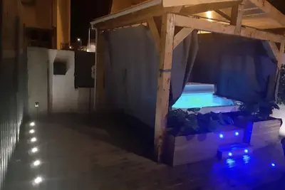 Image de maison climatisée centre ville de colmar avec jacuzzi et jardin privatif