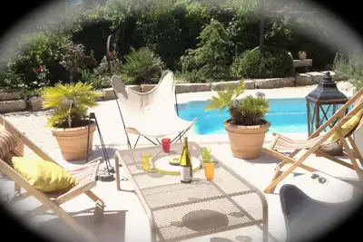 Image de Rare, en ville et au calme, Mazet raffiné, piscine privée, jardin fleuri