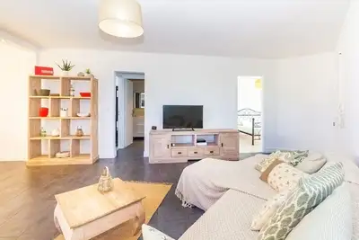 Image de Ode à la joie - appt 2 Ch\/1SdB au cœur de Saint-Gilles-Les-Bains