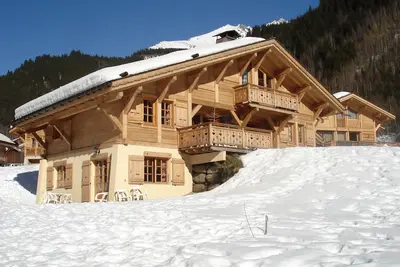 Image de Appartement dans chalet expo sud, 400m telecabine, 400m du village