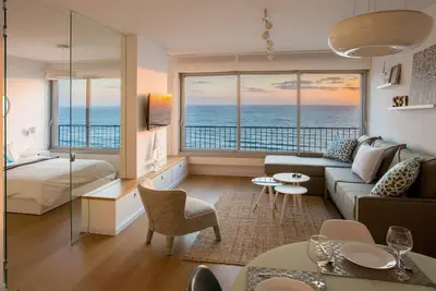 Image de Vues à couper le souffle! Brand New Luxury Apt. sur Nitza