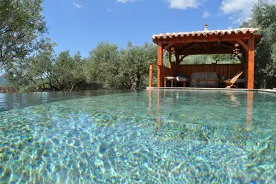 Image de Villa au milieu des oliviers, piscine débordement, jacuzzi, vue exceptionnelle