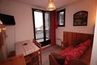 Image de Studio cabine aux Saisies avec balcon sud, proche centre et pistes, parking, casier Ă skis