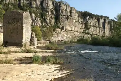 Image de gite à 200mètres de la plage dans village de caractère