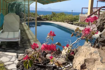 Image de Pavillon   Doucimar. Situé à côté de Porto Novo au lieu dit Praya de Topo