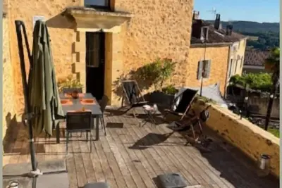 Image de Dordogne, au coeur du Périgord noir, maison de village avec piscine privée