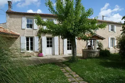 Image de La Fermette, gîte pour 10 personnes près de La Rochelle