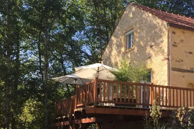 Image de Gîte dans domaine de charme avec piscine au coeur du Périgord